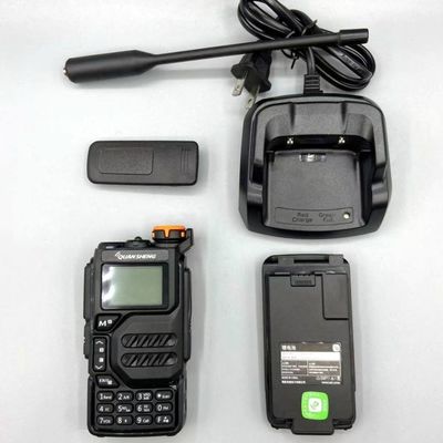 듀얼 밴드 하이 파워 워키 토키 스타일 VHF/UHF 3000mAh 배터리와 함께 두 가지 방식 라디오