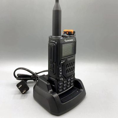듀얼 밴드 하이 파워 워키 토키 스타일 VHF/UHF 3000mAh 배터리와 함께 두 가지 방식 라디오